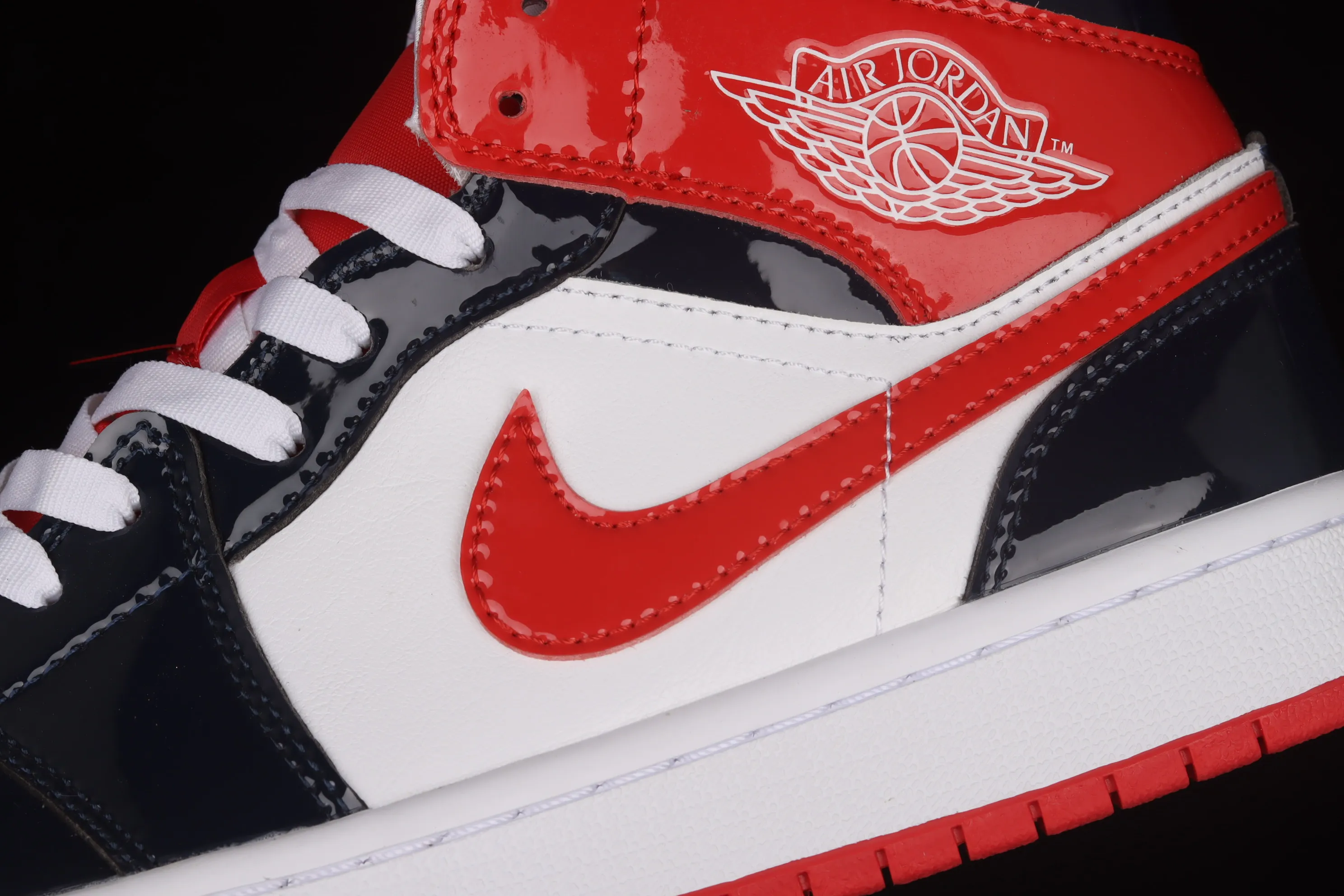 All categories Air Jordan Jordan series basketball shoes Air Jordan 1 Mid Air Jordan 1 Mid AJ1 Joe 1 patent leather color matching mid-top cultural basketball shoes DJ5984-400